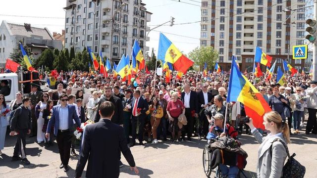 Фракция партии ШОР организовала Марш Мира и флешмоб с запуском голубей в центре Кишинева