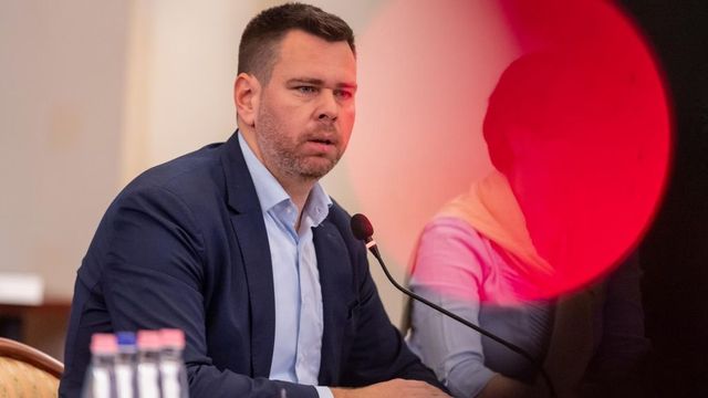 Vitézy Dávid gyanúsnak tartja, hogy azonnali hatállyal kirúgták a legnagyobb fővárosi cég belső ellenőrzését