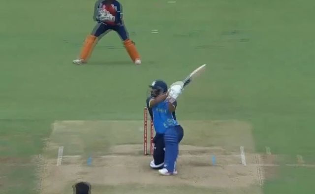 Shami Produces Sensational All-Round Show Amid Major Injury Reports - Watch