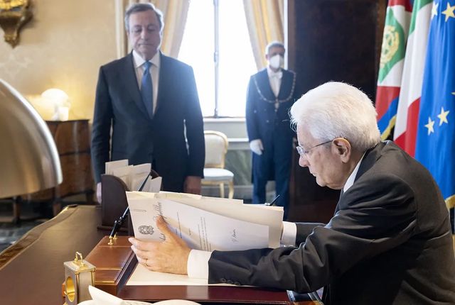 Sergio Mattarella dizolvă parlamentul italian pentru organizarea de alegeri anticipate, după demisia lui Mario Draghi