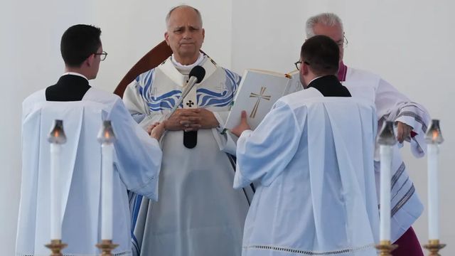 El Papa rinde homenaje en Lampedusa a los migrantes fallecidos
