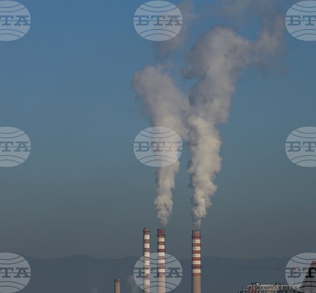 Няма парно и топла вода в централни и южни части на София заради авария на топлопровод