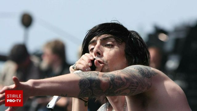 Fostul solist al trupei Lostprophets,condamnat pentru abuz sexual asupra copiilor,ucis în închisoare