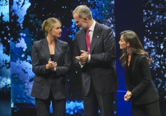 La princesa Leonor, acompañada por los Reyes, visita Navarra por primera vez