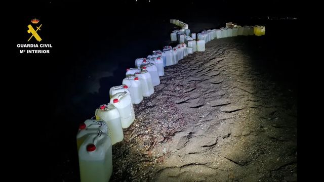 Cae en Murcia y Almería una banda que suministraba combustible a pateras taxi