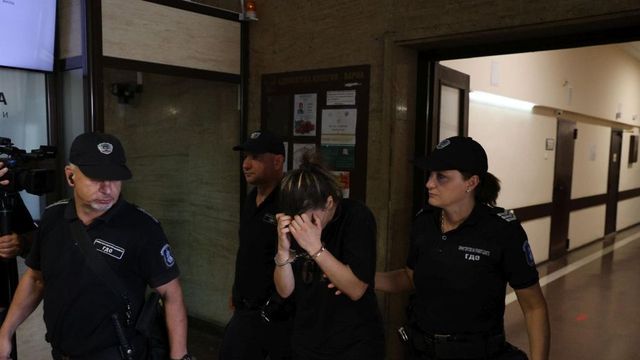 Оставиха в ареста обвиняемата за убийството на бебе във Варна