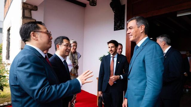 Sánchez pide a Europa replantearse los aranceles de coches eléctricos chinos y evitar la guerra comercial