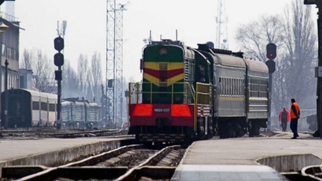 Sute de angajați ai CFM, trimiși în concediu forțat în perioada sărbătorilor