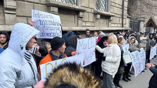 Partidul „Inima Moldovei” a organizat un protest în fața sediului Comisiei Electorale Centrale