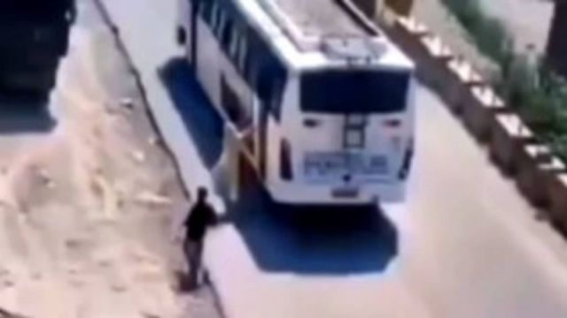 10 Injured As Amarnath Yatra Pilgrims Jump Off Moving Bus Due To Brake Failure | Watch