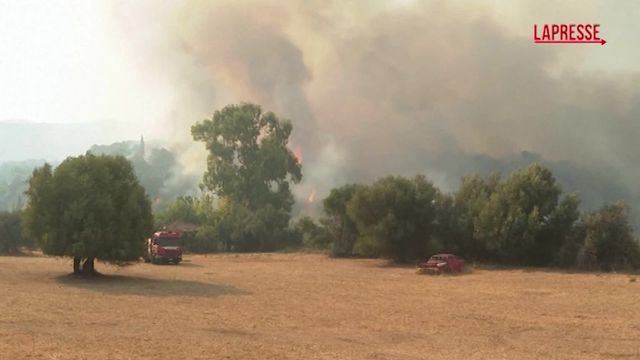 Grecia, incendi anche la periferia di Patrasso
