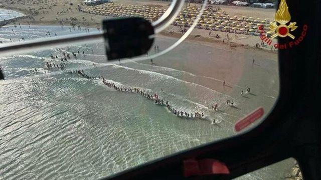 Bambino di 6 anni scompare in mare nel Veneziano, catena umana di bagnanti per le ricerche