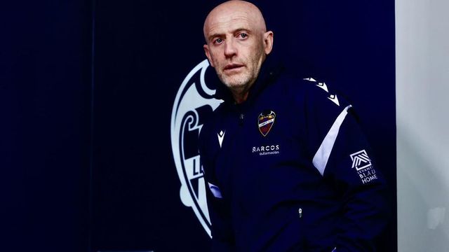 Julián Calero, despedido en el Levante