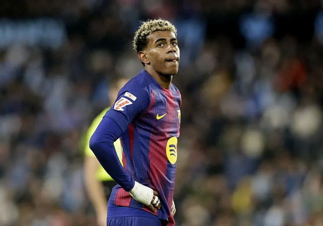 Lamine Yamal marca de penalti y se lesiona