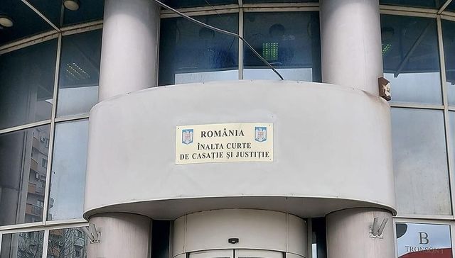 Pensia anticipată pentru cei care au locuit în zone poluate nu va fi recalculată. Decizie la Instanța supremă