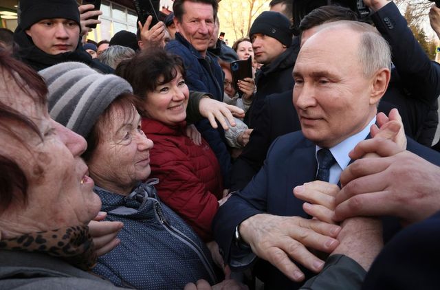 Putin ai cittadini, 'andate a votare per la Patria'