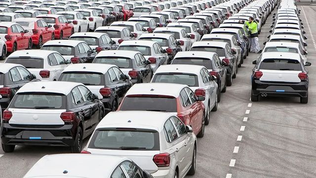 El gasto en la compra de coches cae un 11%