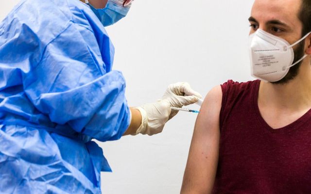 Au început înscrierile pentru Loteria Vaccinării. Cine poate participa