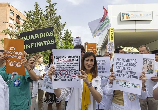 La huelga de los médicos por el Estatuto Marco dispara los retrasos de las consultas y las cirugías
