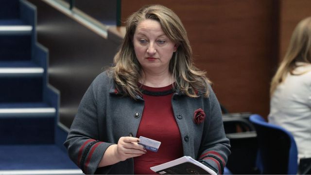 Родителите на деца до 12 години да могат да са на гъвкаво работно време през цялата година, реши окончателно парламентът