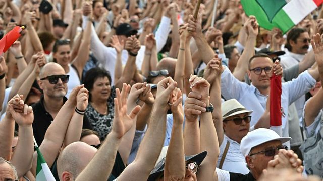 Mii de persoane au protestat împotriva lui Viktor Orban în cadrul unui miting organizat înainte de alegeri