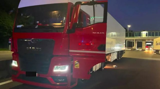 Un moldovean și un român, reținuți în Franța pentru furt de motorină dintr-un camion