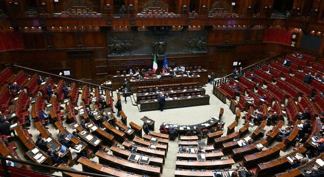 Fino a 5mila euro di multa per chi scrive “sindaca”