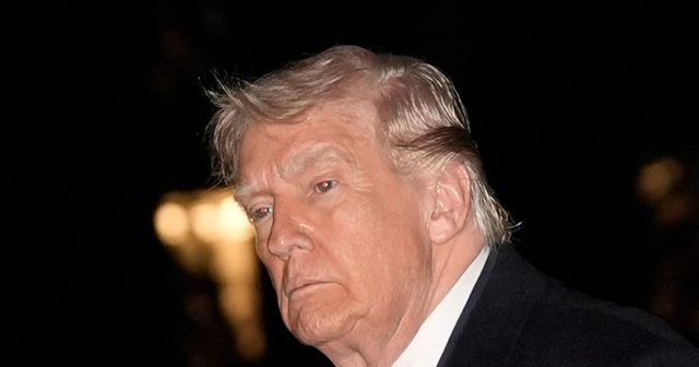 Trump spune că vrea să pună mâna pe petrolul din Iran