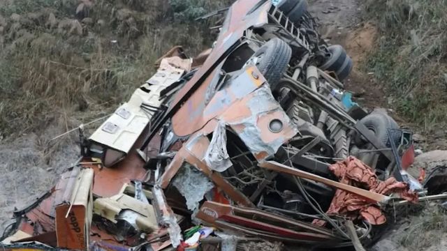 Utasokkal teli autóbusz zuhant le egy hegyoldalról Nepálban, többen meghaltak