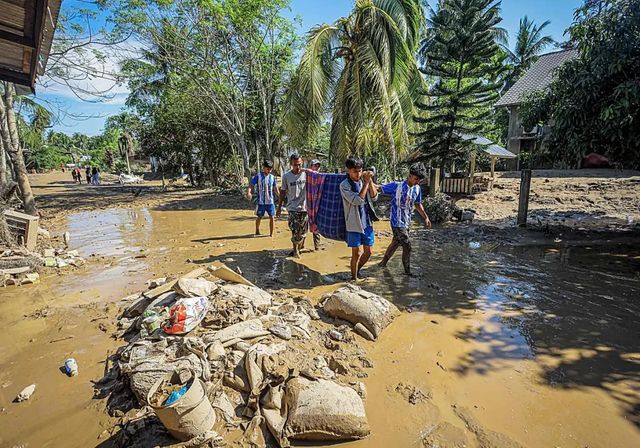 Las inundaciones en el sudeste asiático causan ya casi mil muertos