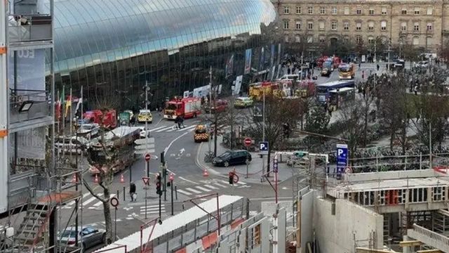 Összeütközött két villamos Strasbourgban, rengetegen megsérültek - videó