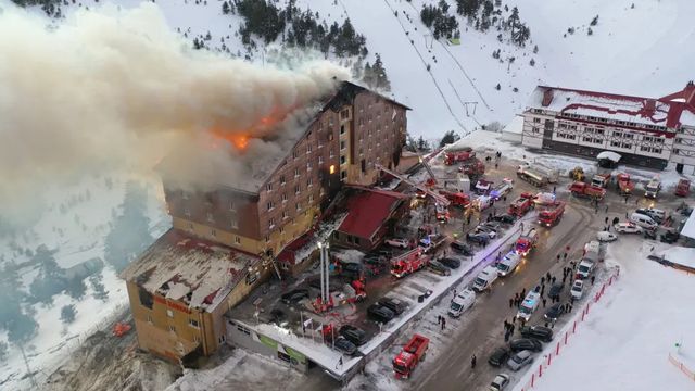 Șase morți și 31 de răniți în urma unui incendiu care a devastat un hotel dintr-o renumită stațiune de schi