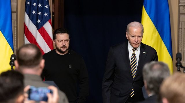 Joe Biden telefonon egyeztetett Volodimir Zelenszkijjel