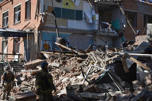 Șapte persoane au fost ucise după un atac rusesc asupra unui centru umanitar din Orihiv, centrul Ucrainei