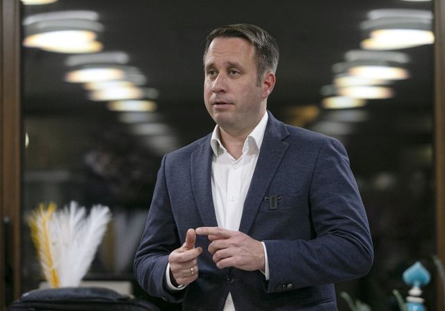 Brüsszeli gazdái tilthatták meg Magyar Péternek, hogy megszólaljon