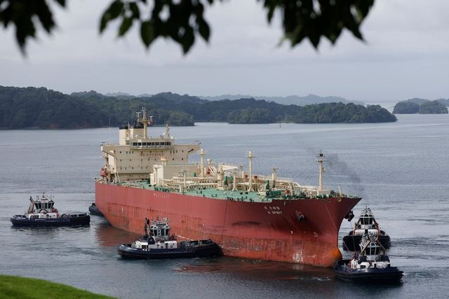 El petróleo Brent supera los 100 dólares tras la escalada en Ormuz