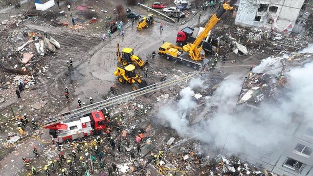 Шестима души са ранени при иранска ракетна атака в района на Тел Авив, съобщиха местните власти