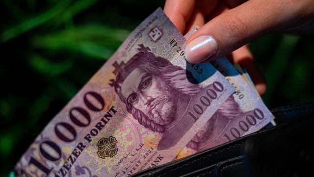 Megakadt a forint a csúcs közelében