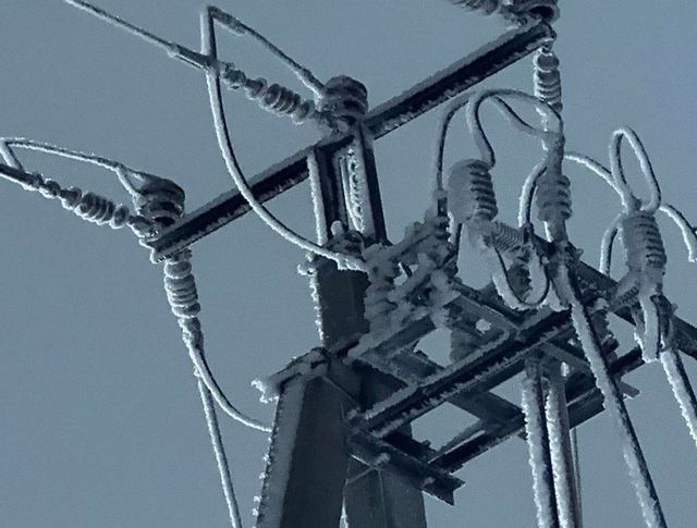 Mii de consumatori au rămas fără energie electrică din cauza condițiilor meteo nefavorabile