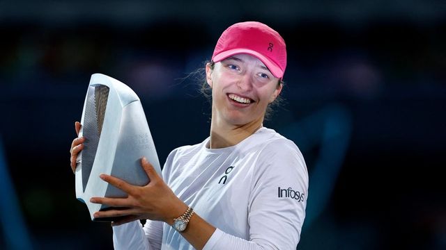 Iga Swiatek Beats Aryna Sabalenka to Win Madrid Open After 'Crazy Final'