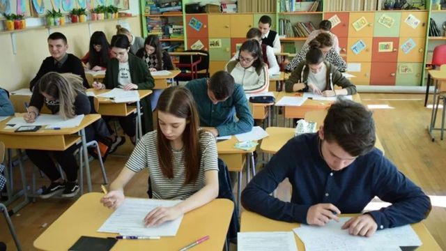 Ministerul Educației anunță două opționale noi pentru elevii de gimnaziu. Cursurile dezvoltă competențe digitale și sociale