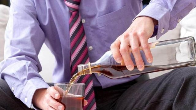 US Surgeon General Calls For Cancer Warning Labels On Alcoholic Drinks