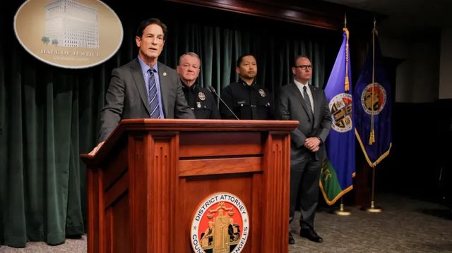 Prokurátoři obžalovali v případě smrti Reinerových jejich syna z vraždy