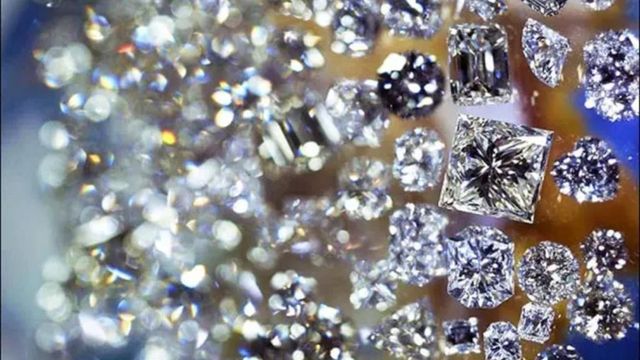 Marea Britanie va interzice diamantele rusești