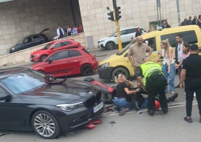 Катастрофа с моторист и автомобил в София