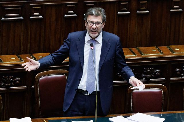 Manovra: Giorgetti, tagliare spese inutili ministeri o farò io la parte del cattivo