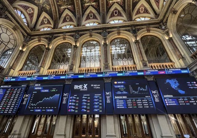 Las familias se pierden el 'boom' de la Bolsa al reducir su inversión a mínimos de tres décadas