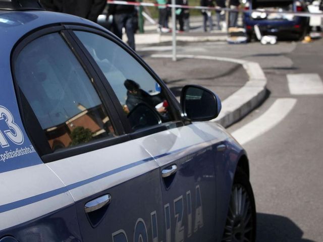 Incidente tra auto della Polizia a Roma, muore un agente di 30 anni: altri tre in gravi condizioni