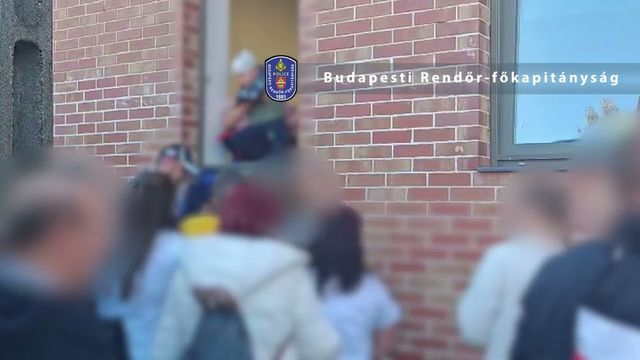 Videón a XV. kerületi óvodába késsel bemászó férfi elfogása