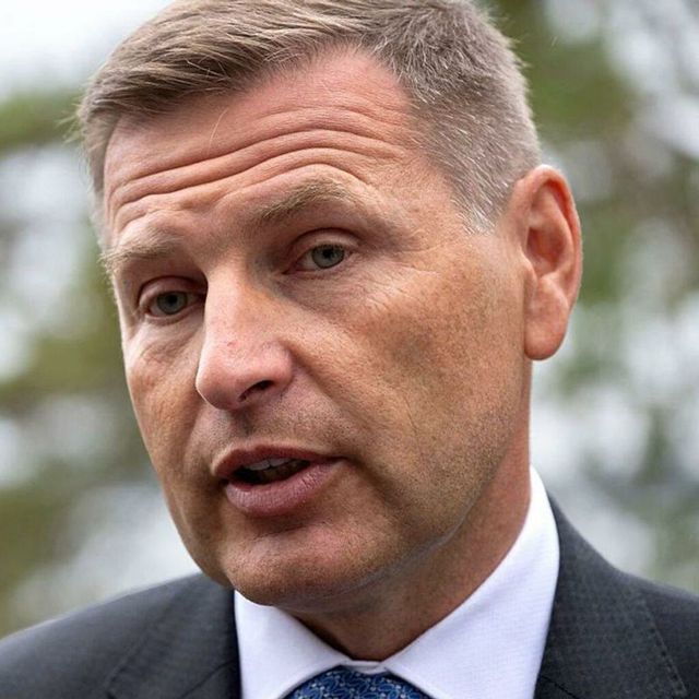 Ministrul Apărării din Estonia își dă demisia după ce a irosit 70 de milioane de euro pe muniție defectă destinată Ucrainei